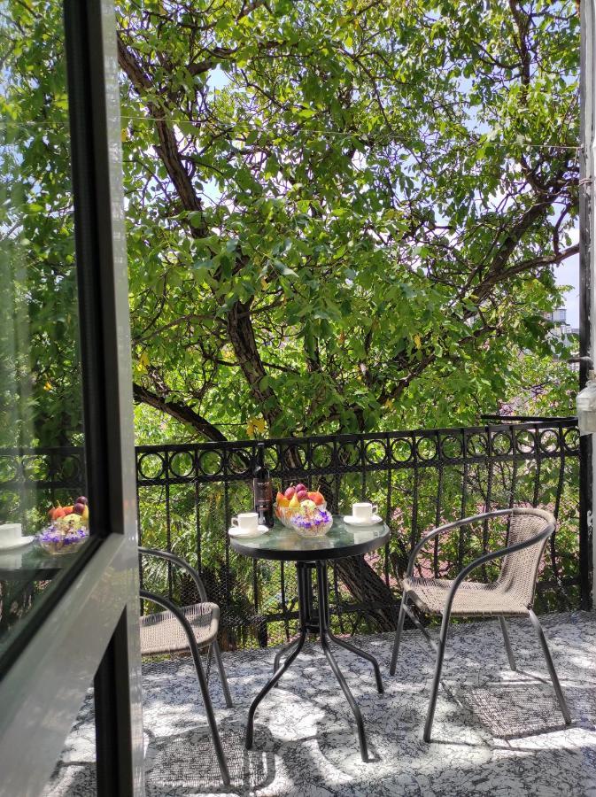 Tranquil Apartment In Vake Tiflis Dış mekan fotoğraf